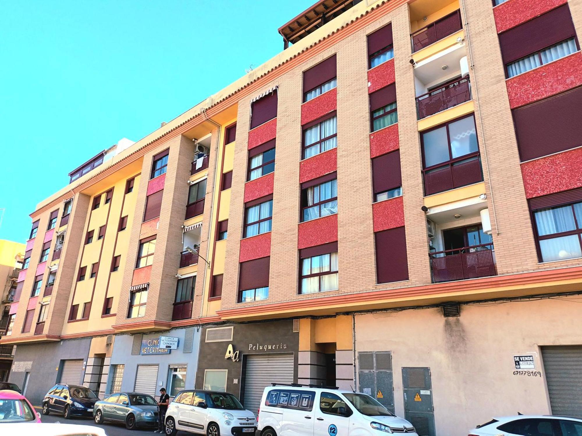 Piso Amplio De 3 Habitaciones, 2 Banos, Ascensor Y Parking Burriana Bagian luar foto