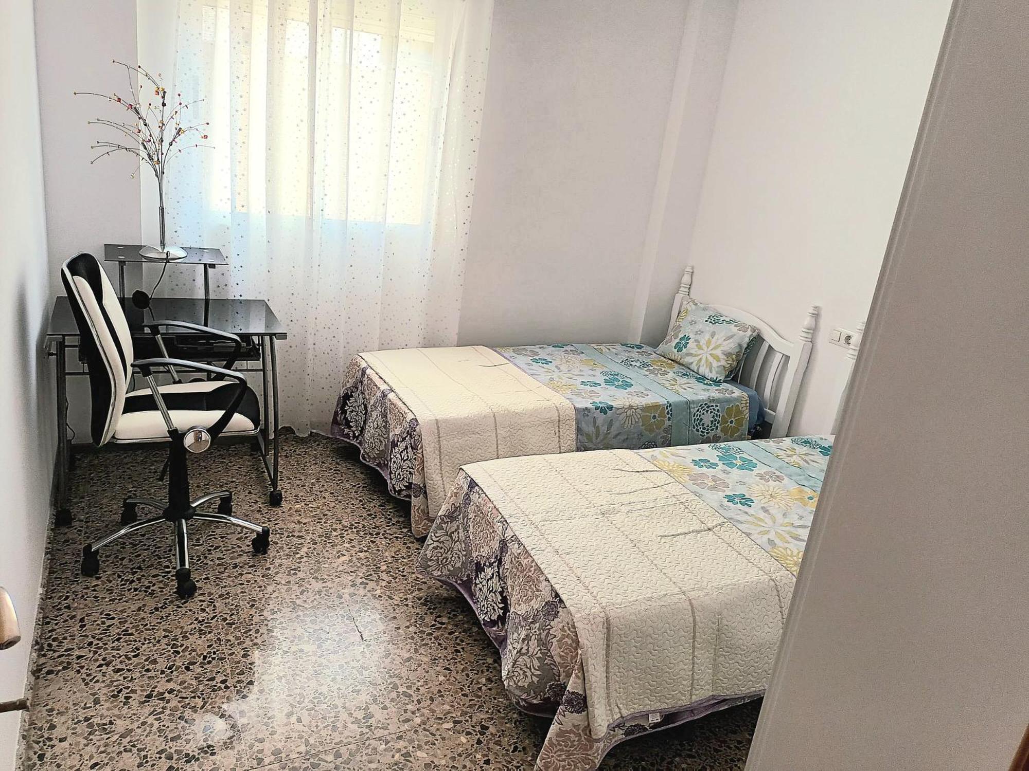 Piso Amplio De 3 Habitaciones, 2 Banos, Ascensor Y Parking Burriana Bagian luar foto